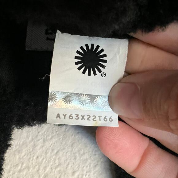 Telfar x Ugg Black Shearling Suede Small Shopping Bag - Picture 6 of 8